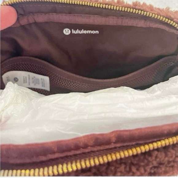 NWT- Lululemon Everywhere Belt Bag Large 2L Brown Fleece - Picture 8 of 13